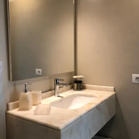 Le Cavour בית הארחה 3*