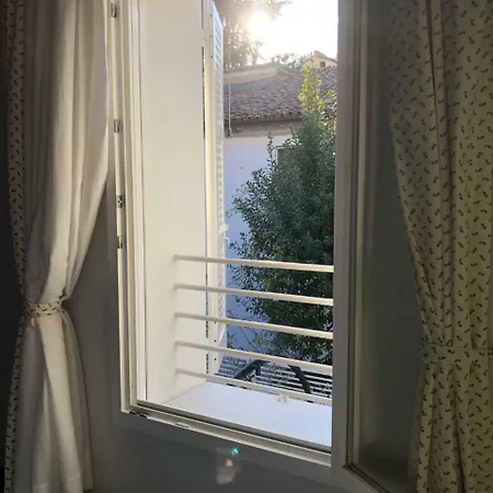 Le Cavour בית הארחה